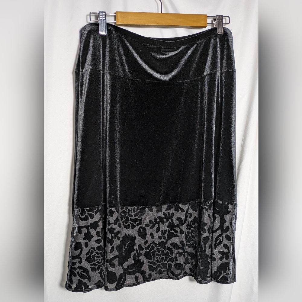 Women's Apostrophe Stretch Black Velvetine Skirt Sheer Floral at Hem| Size 18-20 - Picture 4 of 8
